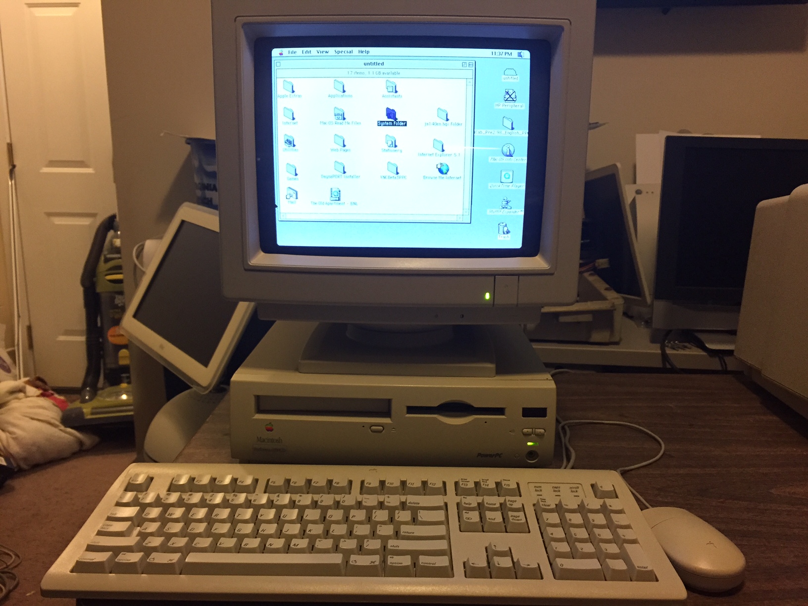 Macintosh Performas – Virginia Computer Museum